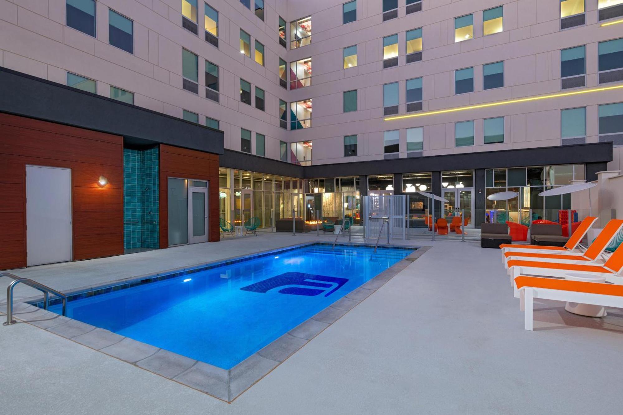 Hotel Aloft Waco Downtown Exterior foto